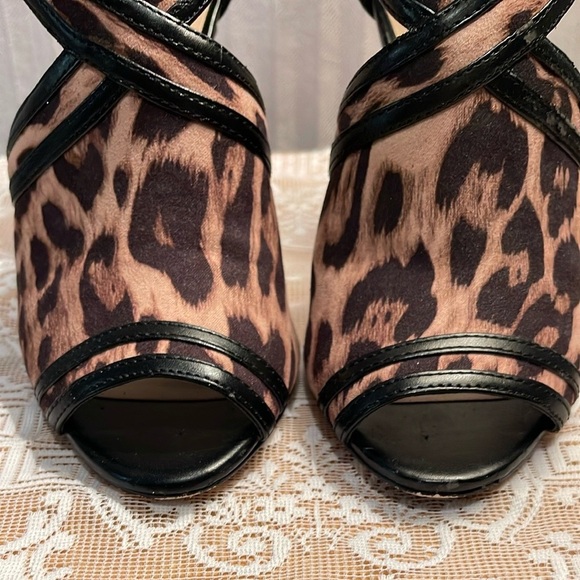 Charles Jourdan Brown and Black Heels with Open-Toe Design and Crisscross Straps - Picture 2 of 14